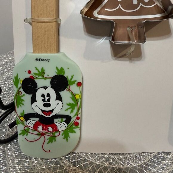 Disney Mickey Mouse Spatulas and Cookie Cutters Set of 4 NWT - Picture 2 of 5